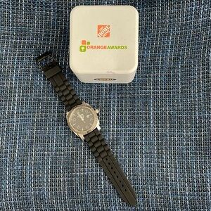 Fossil watch black silicon band men’s or women’s with tin box